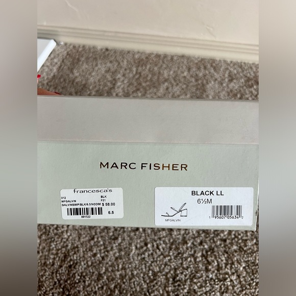 Basically new, won only once indoor. perfect for summer! - Picture 2 of 4